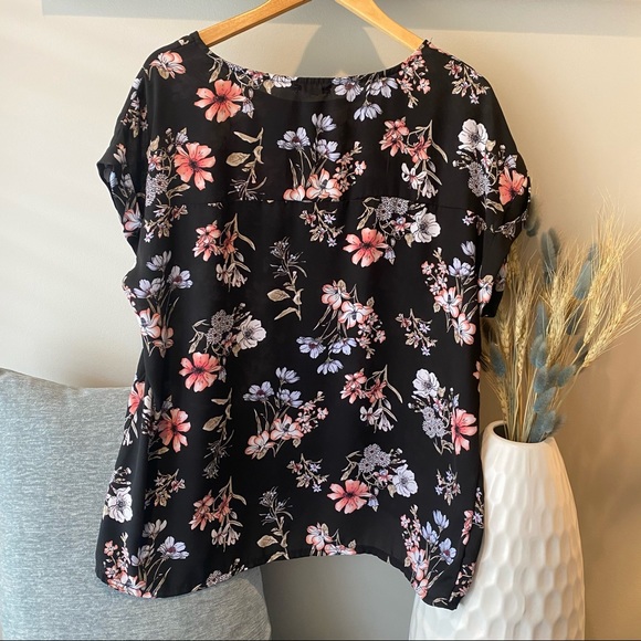 Ardene Floral Blouse Size XL - Picture 2 of 5